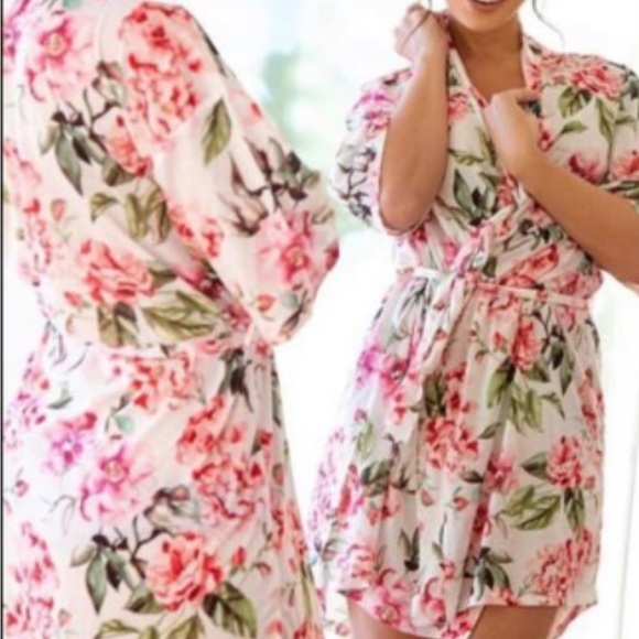 Show Me Your MUMU Intimates Brie Rose Robe One Size - Picture 1 of 7